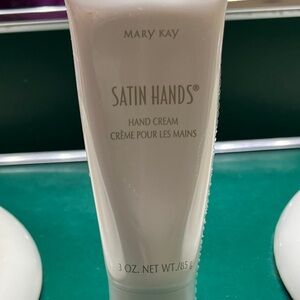 Mary Kay Satin Hands Hand Cream - White